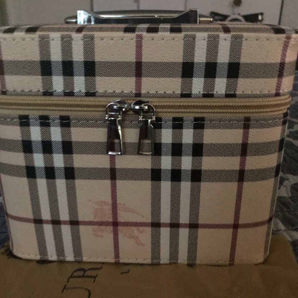 Cosmetic case